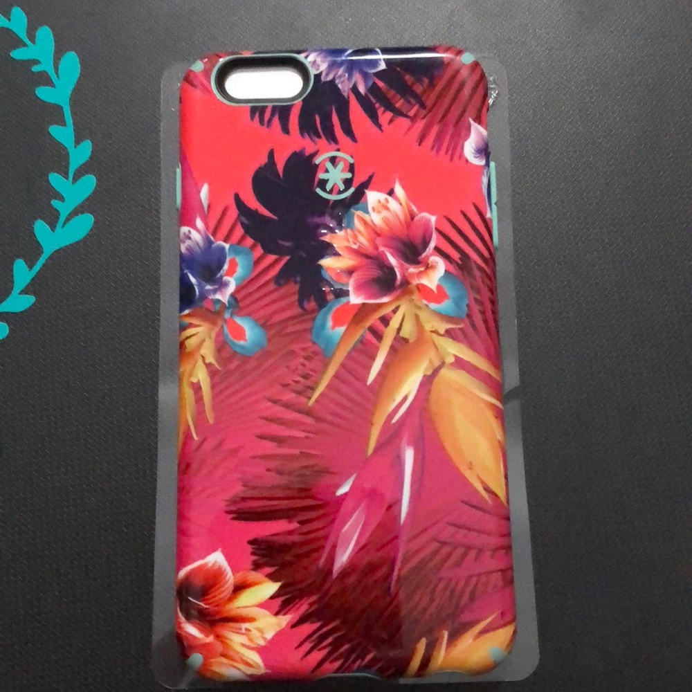 Speck IPhone 6 Plus case.